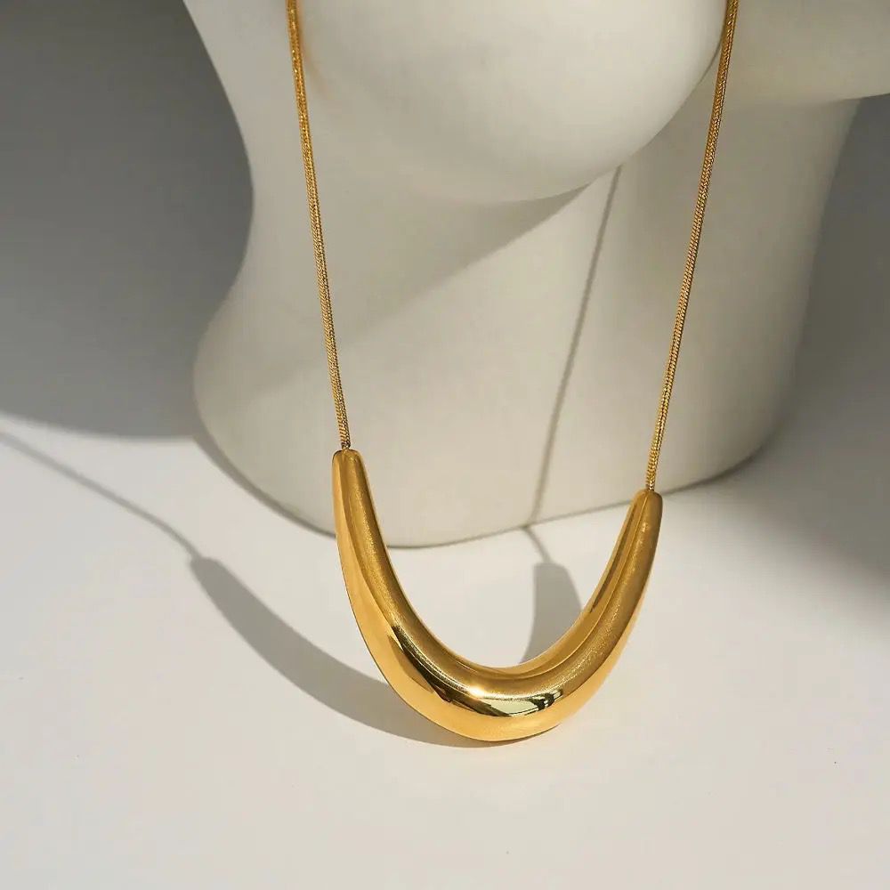 Arch Necklace