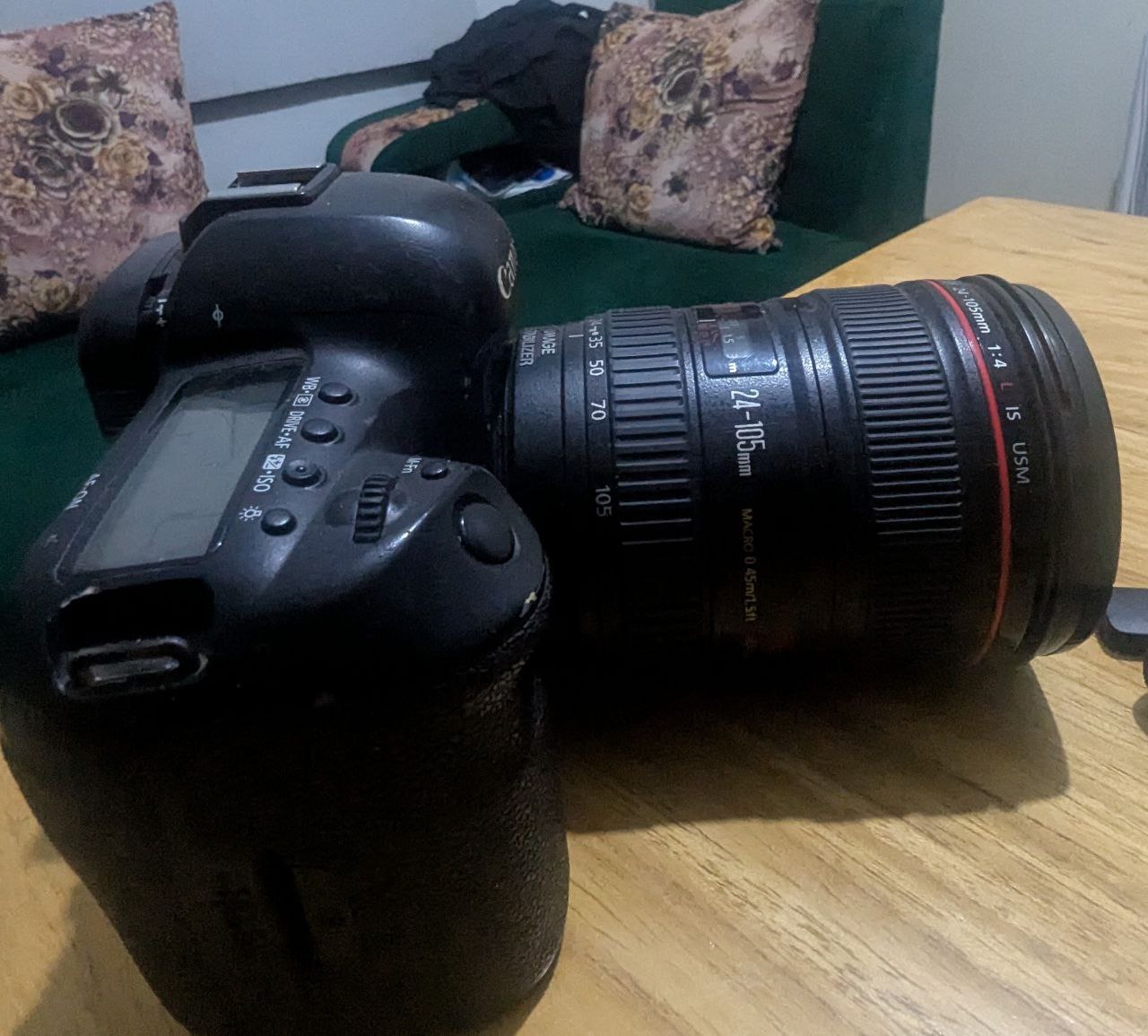 Canon EOS 5D Mark IV camera with 24-105 best ultrasonic powerfull lens