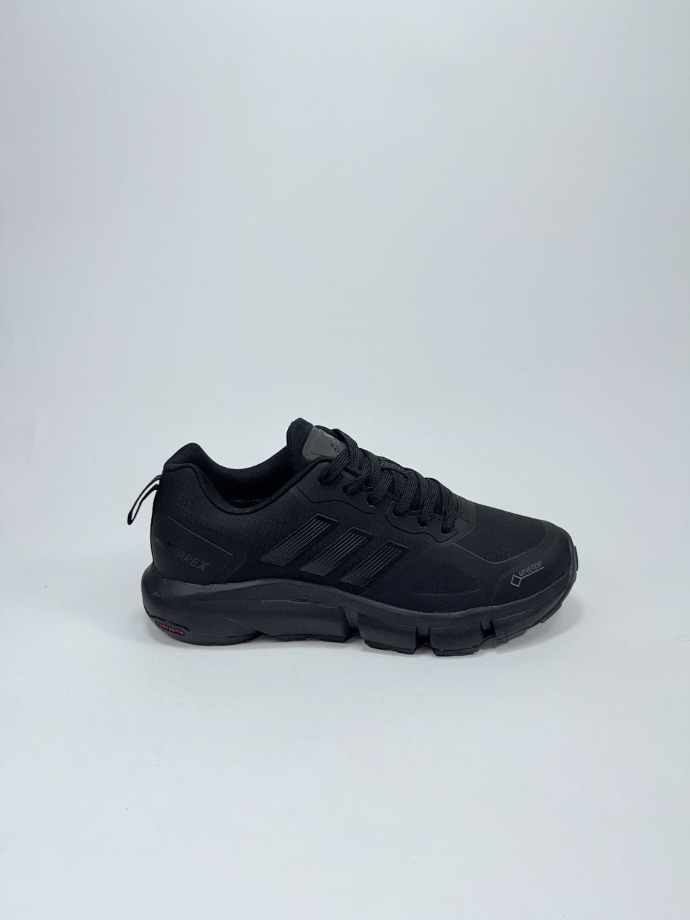https://dantty.com/product/adidas-terrex-negra-snickers/5145