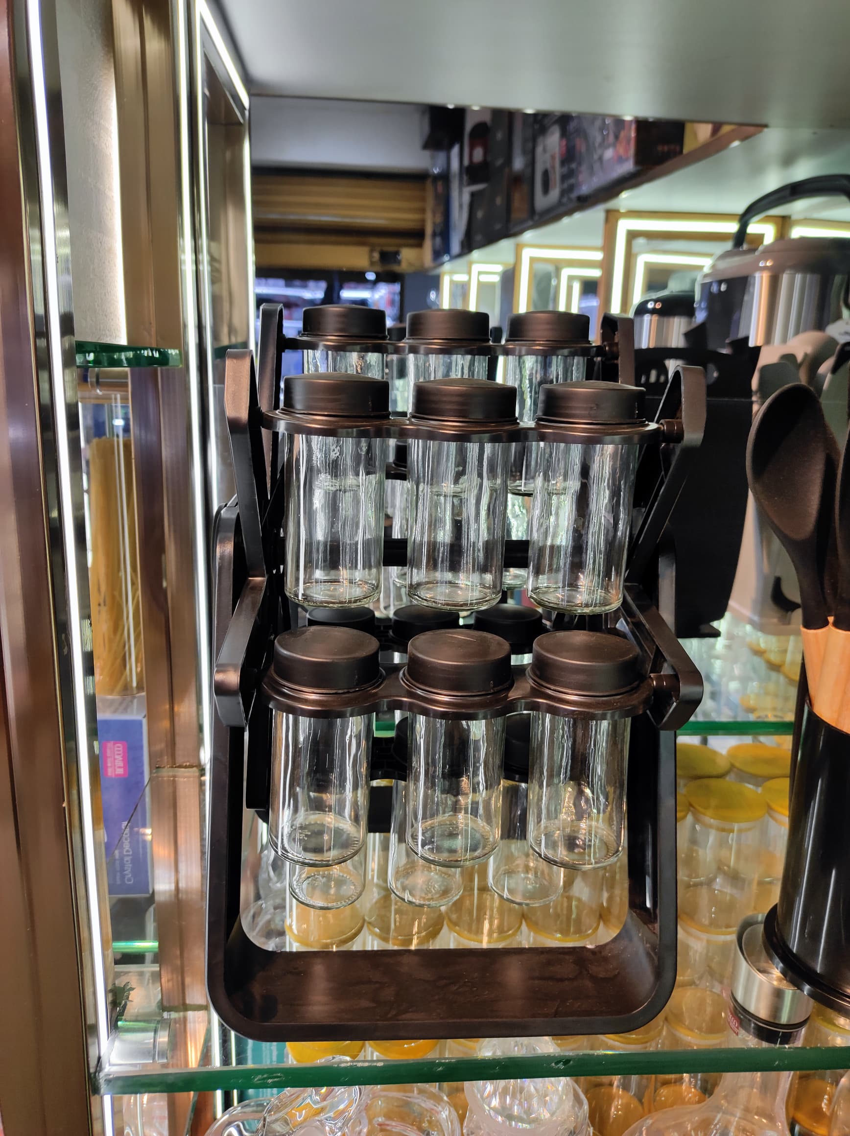 Rotating spice rack 