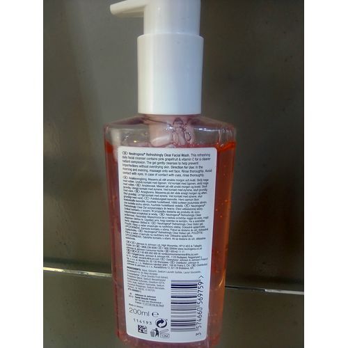 Neutrogena Refreshingly Clear Facial Wash