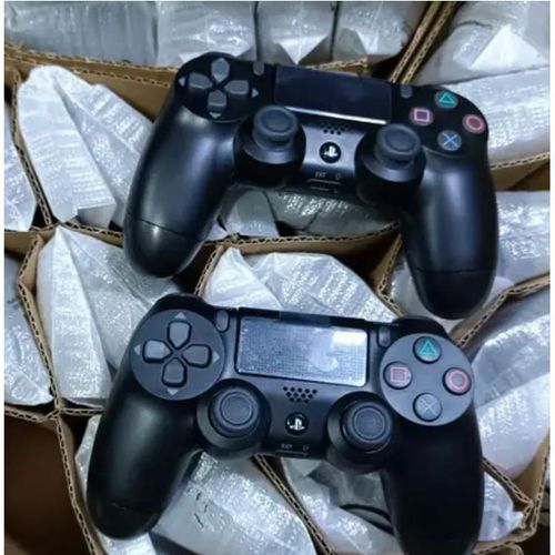 Playstation Refurbished UK Original Pad DualShock 4 Wireless Controller for PS4 With Free Charge Cable And Silcone Rubber Protector - Jet Black /Old Model (3MTHS WRTY)