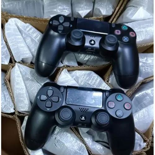 Playstation  Refurbished UK Original Pad DualShock 4 Wireless Controller for PS4 With Free Charge Cable And Silcone Rubber Protector - Jet Black /Old Model