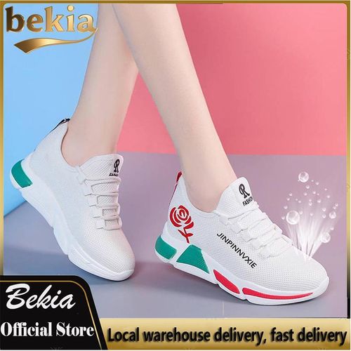 Women's Sports Shoes