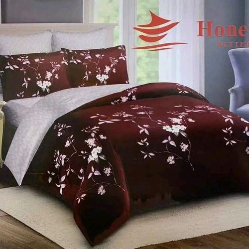 Duvet set with one bedsheet and 2pillowcases 6 by 6 multicolour