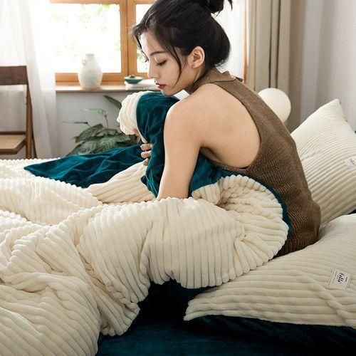 Kingsize Duvet Set 4Pcs,1 BedCover, 2PillowCases And 1 BedSheet - Cream