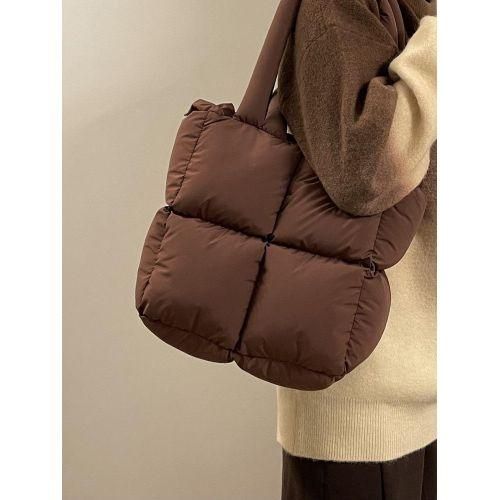 Highend rhombus soft cottonfilled largecapacity tote bag for women 2022 new autumn and winter versatile underarm shoulder bag white