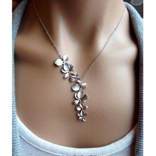 New Trend Sliver Color Flowers Elegant Temperament Pendant Necklace For Women Jewelry Wedding Party Birthday