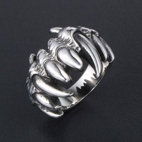 Retro Titanium Steel Skull Personality Ring Ghost Hand Boys and Girls Punk Ring Manufacturer Source Sa420