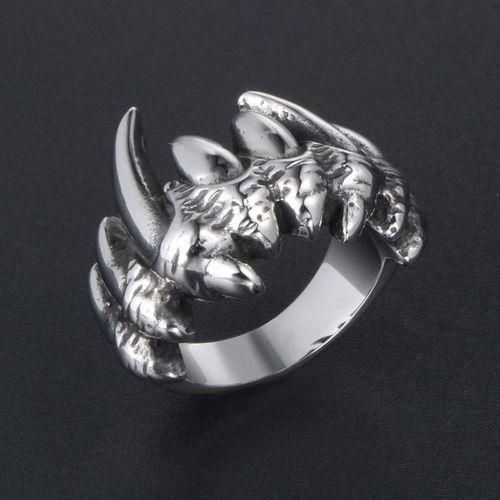 Retro Titanium Steel Skull Personality Ring Ghost Hand Boys and Girls Punk Ring Manufacturer Source Sa420