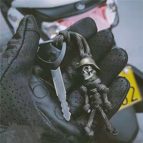 1pc Skull Head Keychain Car Biker Helmet Pendant Keychain Braided Rope Paracord Buddy Bag Hanging Backpack Doll Toy