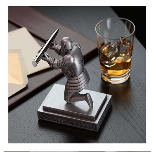 1 pc Silver Executive Knight's Pen Holder Armor Hero Pen Metal 1000g Holder Suitable For Placing Various Pens 150*100*150mm