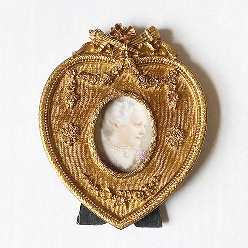 Photo Frame Elegant  Standing Or Wall Mounting Tabletop