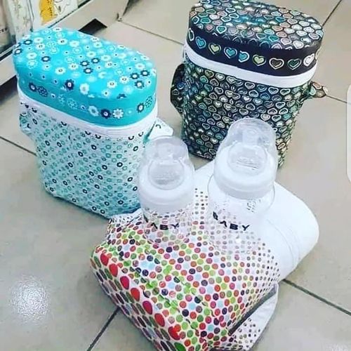 Generix Baby bottle warmer with two bottles inside