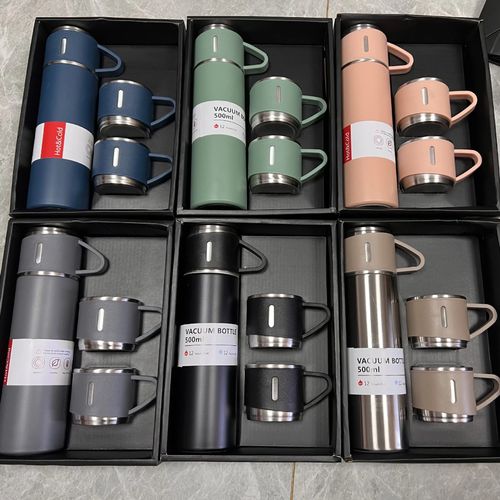 Vacuum Flask Set with 3 Stainless Steel cups - Blue
