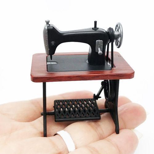 Mini Dollhouse Furniture Sewing Machine Model Ornament Tailor Toy Red