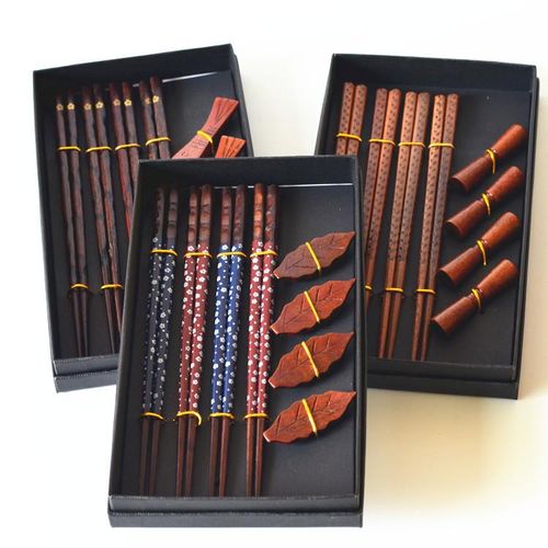 New arrivals in stock Japanese wooden chopsticks gift box set 4 pairs of chopsticks chopstick holder combination gift set A golden flower gift box