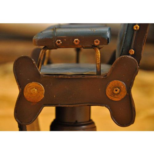 Creative Rustic  American Style Barbershop Chair Model Tabletop