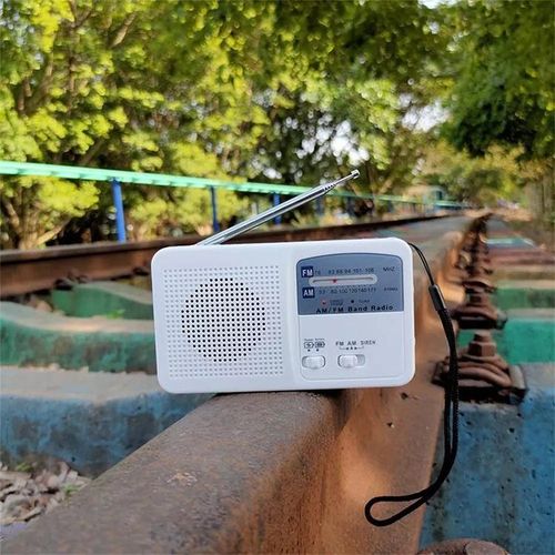 Radio Solar / Cranked Dynamo Power LED Flashlight with AM/FM Radio
