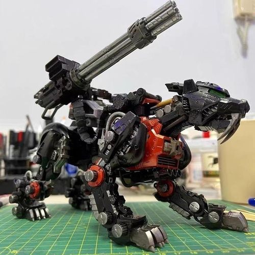 BT Building Kits ZOIDS EZ-016 Black Gatlin Saber Tiger Schwalz Ver. 1:72 Scale Full Action Plastic Kit Assemble Model Best