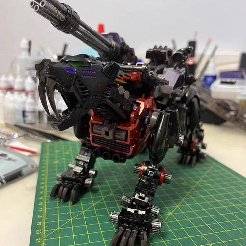 BT Building Kits ZOIDS EZ-016 Black Gatlin Saber Tiger Schwalz Ver. 1:72 Scale Full Action Plastic Kit Assemble Model Best