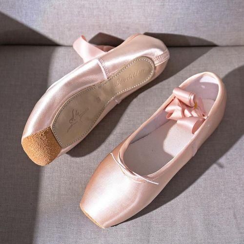 Wholesale laceup ballet shoes pointe dance shoes performance shoes children practice dance shoes adult soft bottom pointe shoes satin flour GM 42