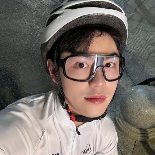 European and American Outdoor Sports Riding Silver Glasses Mountaineering Night Riding Sunglasses One-Piece Eye Protection Bicycle Glass Sunglasses Men and Women