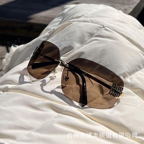 Strictly Selected Frameless Trendy Sunglasses Curved Lens Ultra-Light Metal High Quality Sunglasses Ins Style Fashion Style